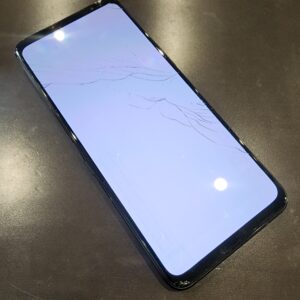 ROGPhone5 Ultimate（ZS673KS） 画面割れ