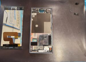 Xperia XZ1 バッテリー交換 修理中