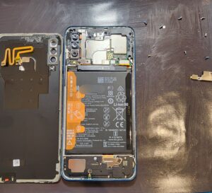 HUAWEI P30 lite バッテリー交換修理 修理中