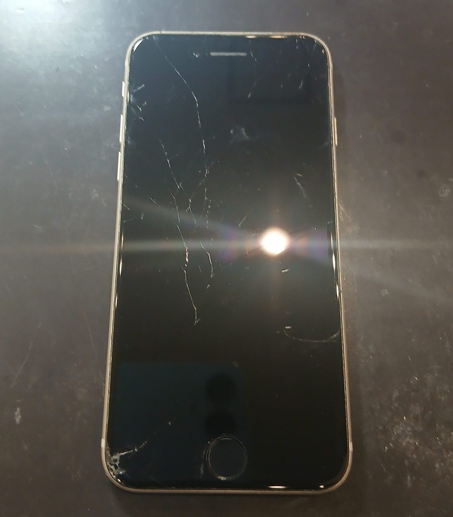 【太田店】iPhone SE3の画面、バッテリー交換　【太田市からご来店】