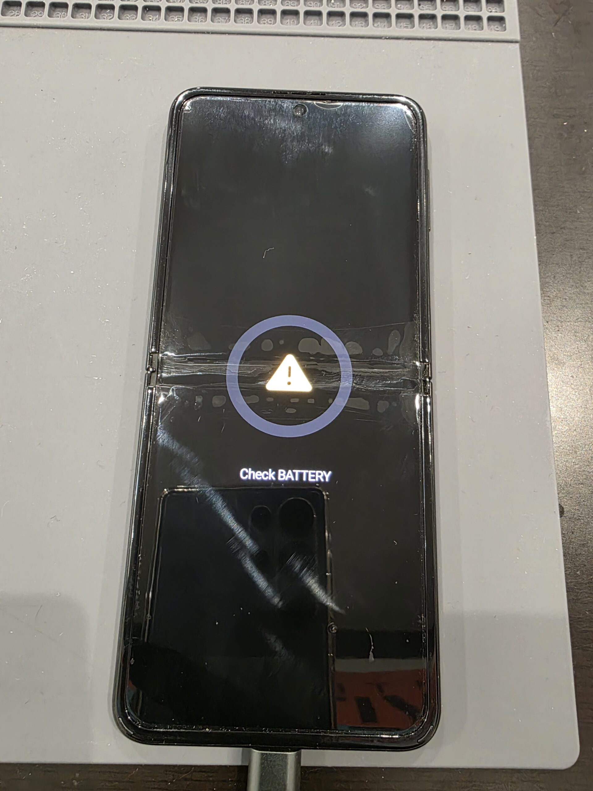 【太田店】GALAXY Z Filp 6のバッテリー交換【太田市からご来店】